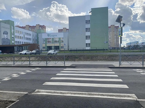 В Тюмени оборудовали пешеходный переход к новой школе в Ямальском-1