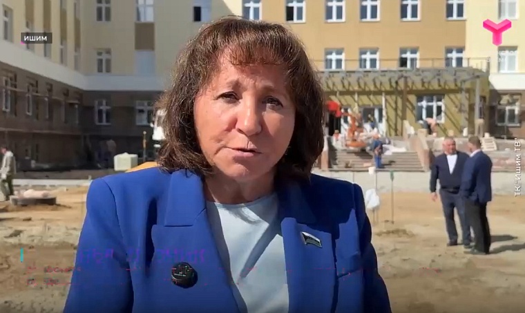 Наталья Шевчик оценила ход строительства новой больницы в Ишиме и встретилась с женсоветами