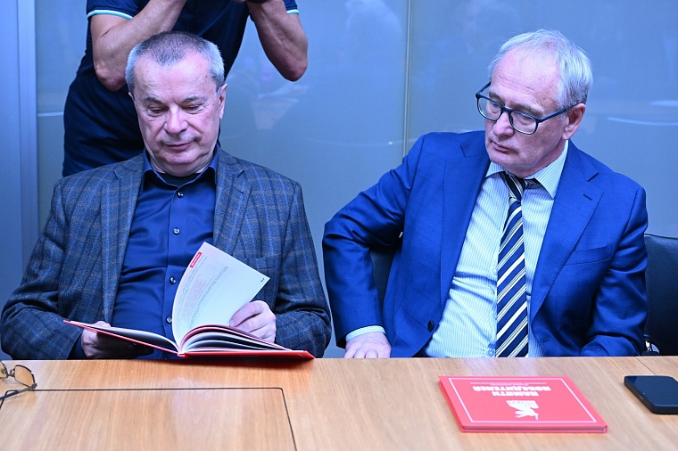 В Тюмени представили новую книгу об истории памятников, посвященных Великой Отечественной войне