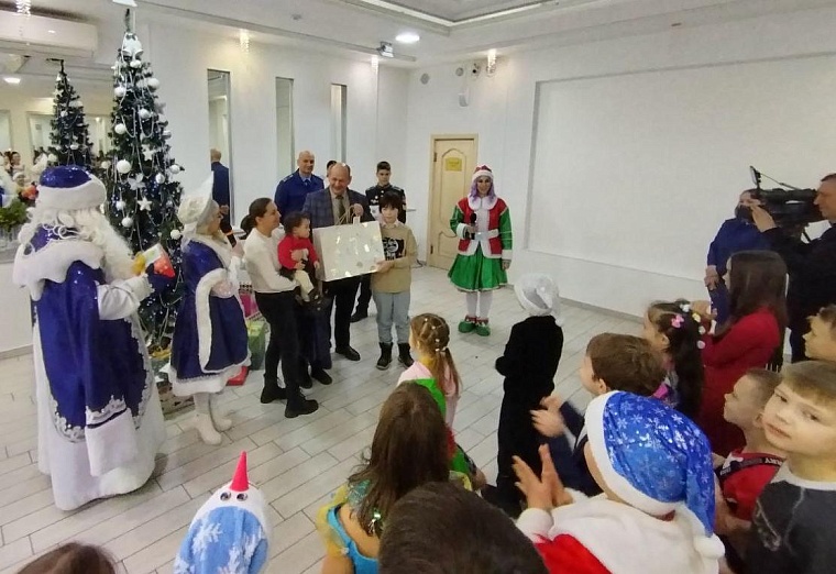 Тюменский фонд «Дом добра» исполнил новогодние мечты детей