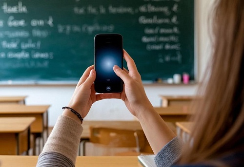 Преподаватель о травле учителей: Вернуть педагогам авторитет можно только возрождая культуру разумных ограничений