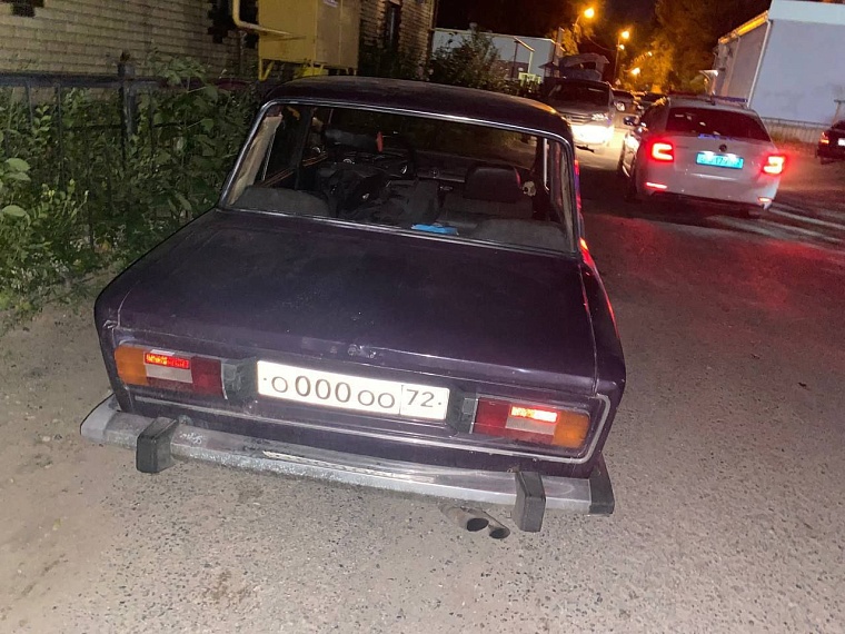Раскатывавшую по Тюмени машину с «нулевыми» номерами поместили на спецстоянку