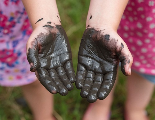 Природные лекари: как в Тюмени реабилитируют детей с помощью глубинной воды и озерной грязи