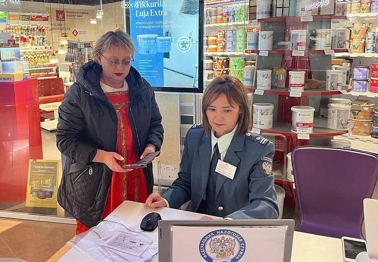 Тюменцы могут проверить долги по имущественным налогам в мобильных офисах ФНС