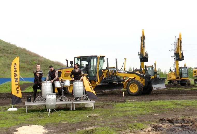 Тюменцы лично тестировали строительную технику на роуд-шоу «Шантуй»