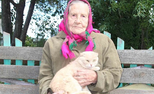 Александр Моор поздравил тюменку Марфу Агафоновну Конрад со 100-летним юбилеем