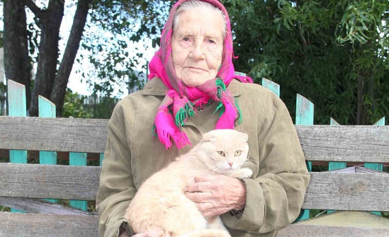 Александр Моор поздравил тюменку Марфу Агафоновну Конрад со 100-летним юбилеем