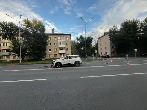 В Тюмени 10-летняя девочка на купленном электросамокате попала под колеса иномарки