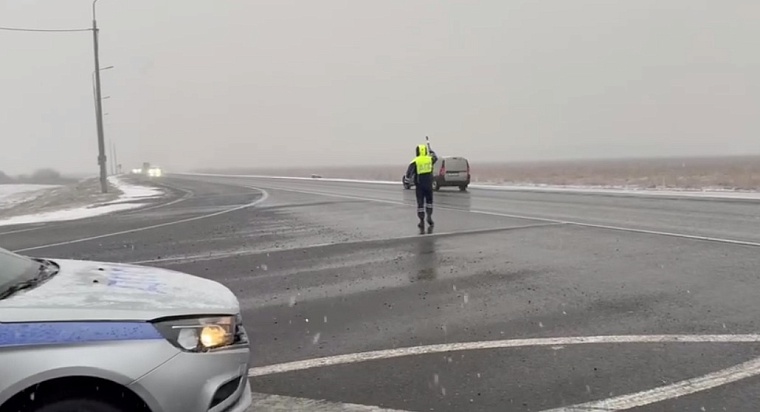 Водителей предупреждают об ухудшении обстановки на трассе Тюмень - Омск