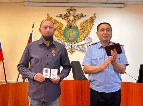 В Тюмени судебного пристава наградили медалью «За доблесть»