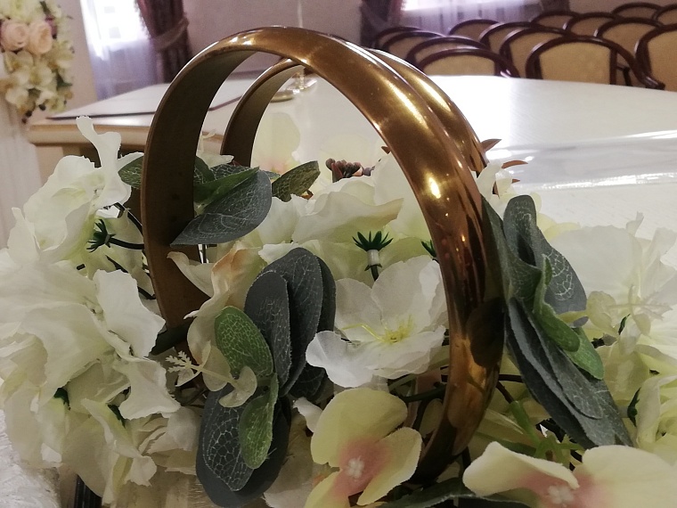 В Тюмени в 2025 году стали чаще жениться