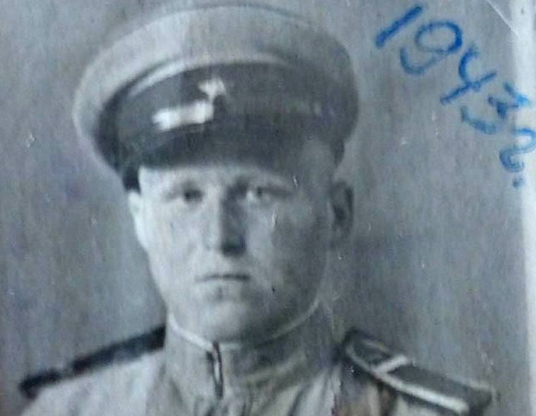 Александр Моор вручил юбилейную медаль участнику битвы за Берлин Ивану Матвеевичу Пояркову