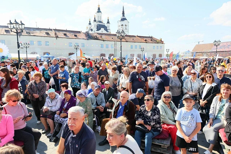 На фестивале "Уха-Царица" тоболяки и гости города съели 17 котлов ухи