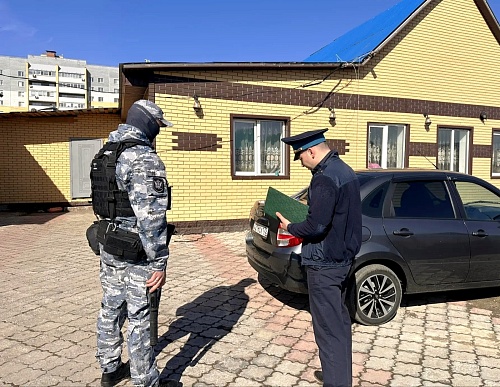 Тюменские судебные приставы арестовали у цыган 10 автомобилей
