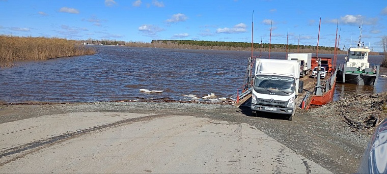 В селе Уват запустили паромы через Иртыш