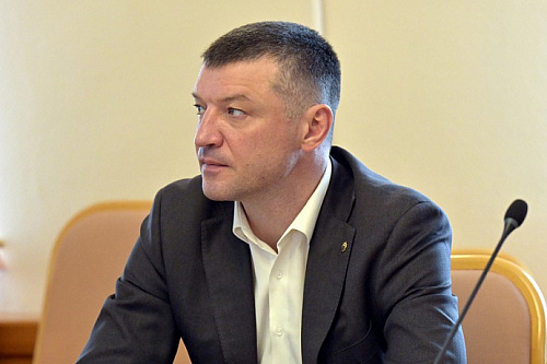 Депутат Тюменской облдумы Евгений Макаренко официально сложил полномочия