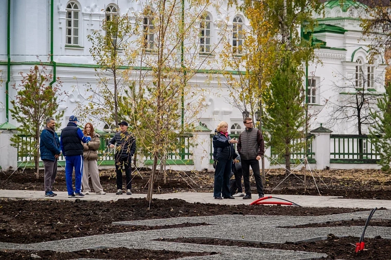 У Спасской церкви в Тюмени начали возрождать Текутьевский сад
