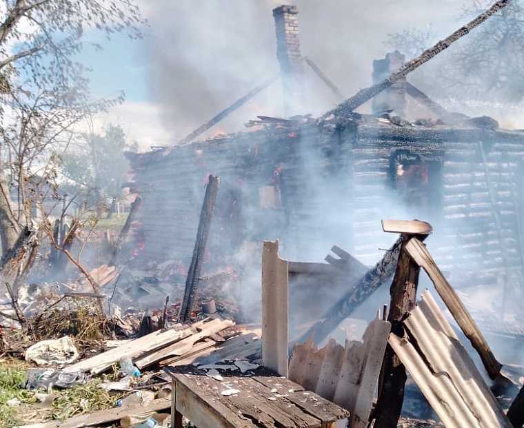 В частном доме в тюменском селе во время пожара погиб мужчина