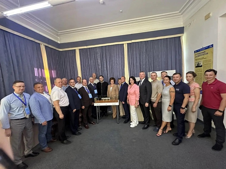 Депутаты Тюменской городской думы передали капсулу времени для будущих коллег