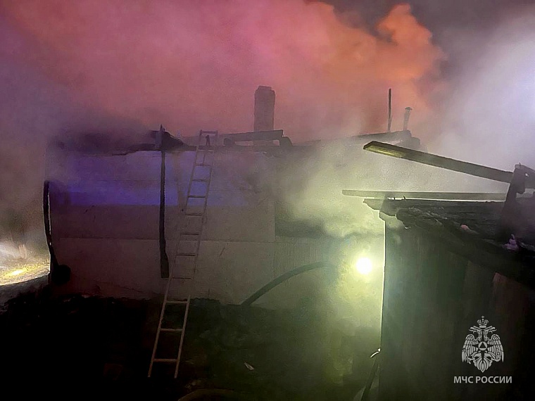 В Тюмени при пожаре на улице Совхозной погибли два человека