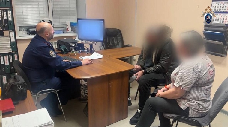 Житель Губкинского напал на знакомых с ножом возле торгового центра