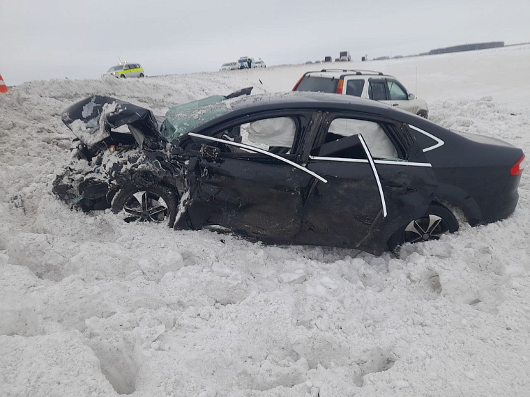 Женщина и ребенок погибли в страшной аварии на трассе Тюмень-Омск