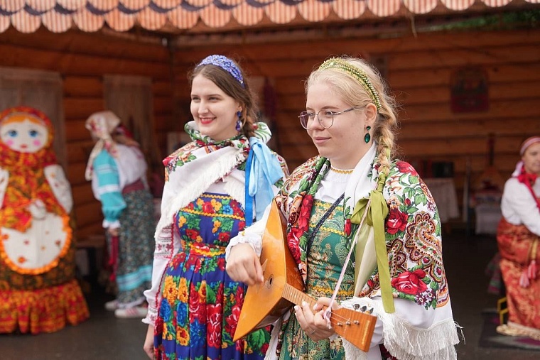 На День города в Тюмень съехались ремесленники из Казахстана и городов УрФО