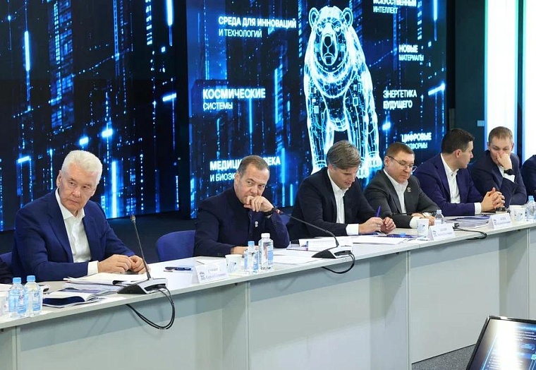 Дмитрий Медведев рассказал о скорости внедрения новых технологий