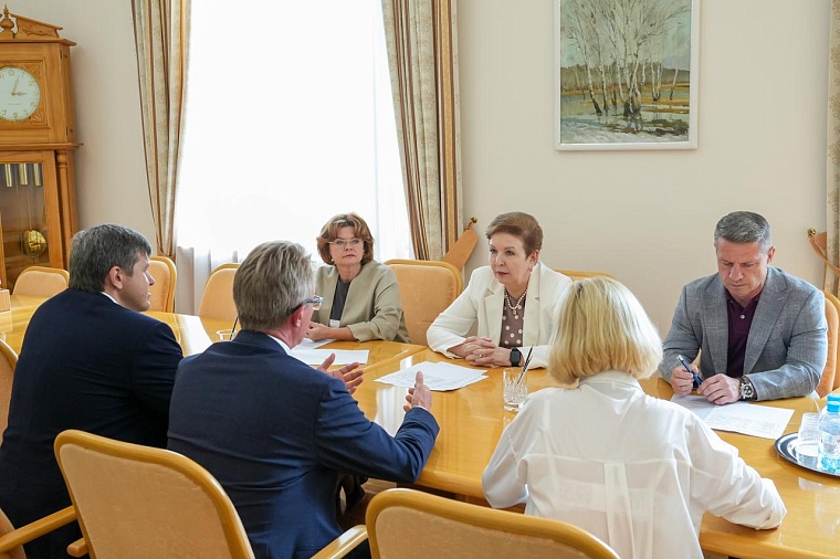 В Тюмени прошло совещание руководителей филиалов фонда "Защитники Отечества" УФО