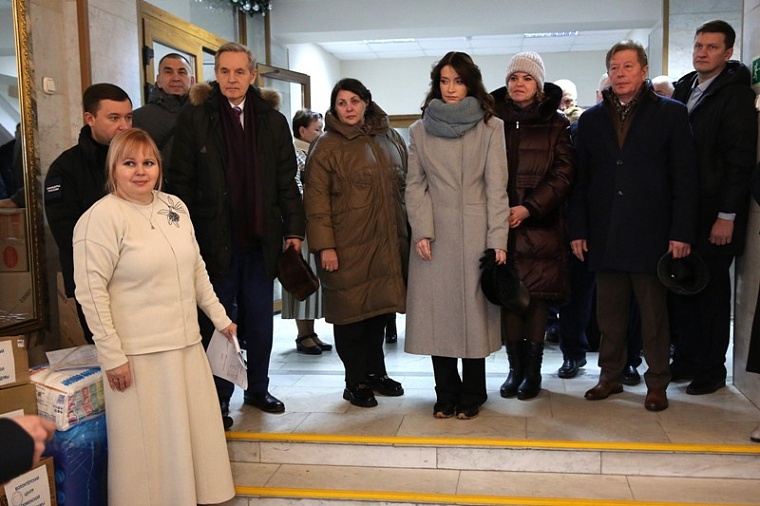 Депутаты облдумы отправили гуманитарный груз в зону СВО с новогодними подарками для бойцов