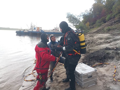 На борту судна не досчитались человека - тело нашли в Иртыше