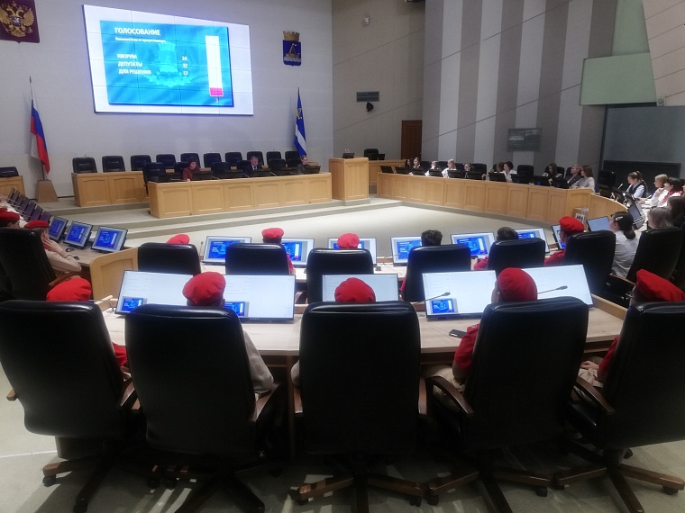 Светлана Иванова рассказала тюменским школьникам о работе депутатов гордумы