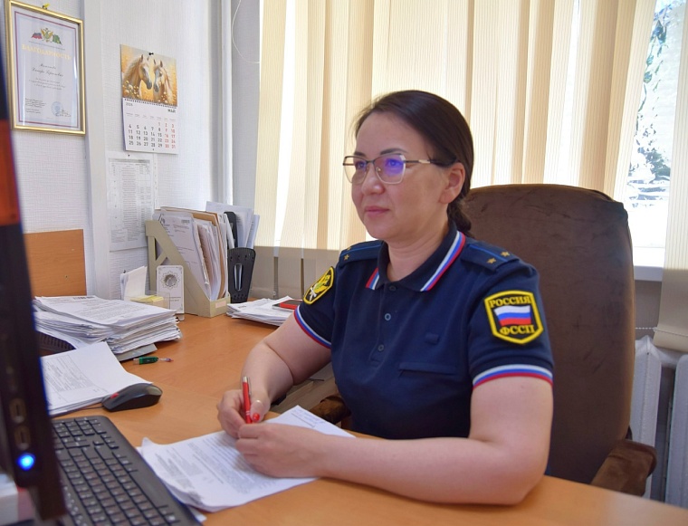 В Тюмени судебные приставы помогли законным владельцам вернуть квартиру