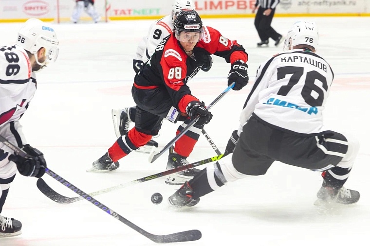 Опять буллиты: тюменский ХК «Рубин» сыграл с одним из лидеров таблицы - «Нефтяником»