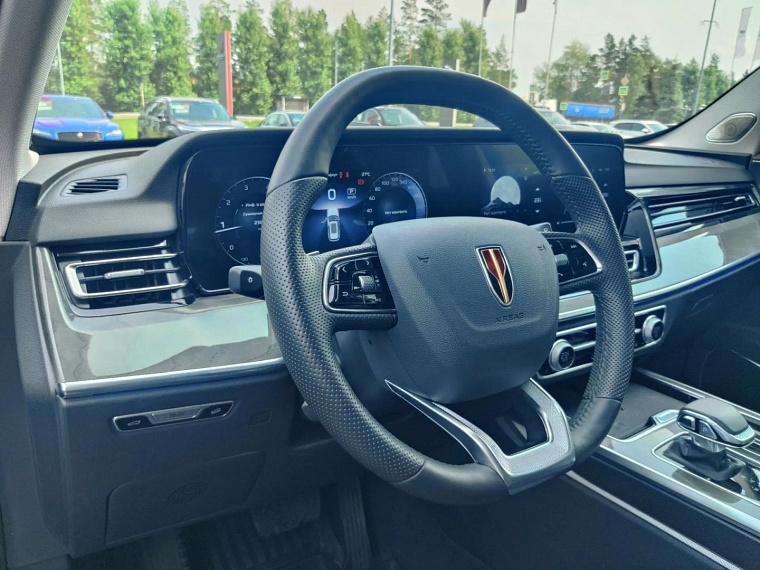 Китайский премиум на любой вкус: тестируем Hongqi HS3 и HS5 в Тюмени