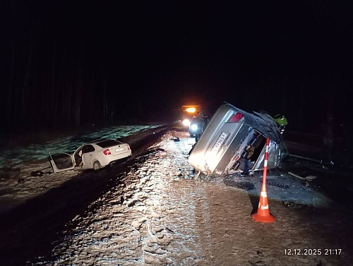 Водитель разбился на трассе Тюмень - Ханты-Мансийск, выехав на встречную полосу