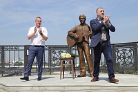 В Тюмени открыли памятник Владимиру Высоцкому