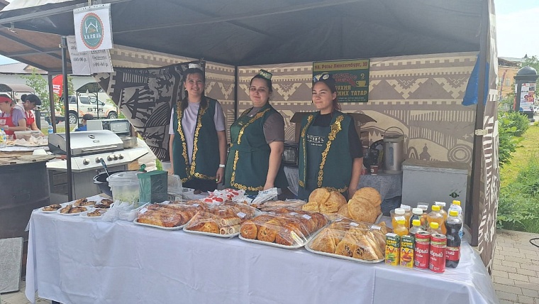 Тоболяки отмечают народный праздник Сабантуй