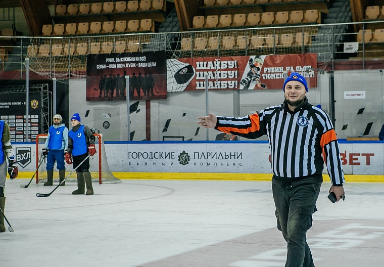 Хоккей на валенках объединил авитаторов