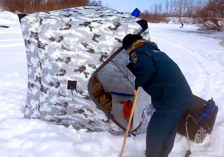 В Тюменской области сотрудники МЧС предупреждают граждан об опасности весеннего льда