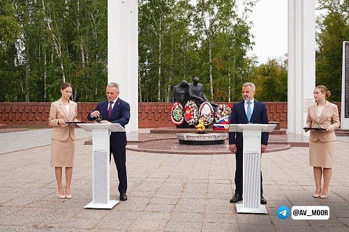 Александр Моор: Памятная марка - дань признательности за вклад тюменцев в Победу