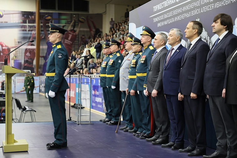 Губернатор Александр Моор поздравил молодых офицеров ТВВИКУ с окончанием учебы