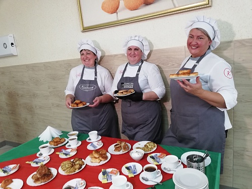 Школьные шеф-повара готовятся испечь более семи тысяч оладьев на «Тюменской осени»