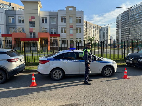 Инспекторы ДПС будут дежурить у тюменских школ до середины сентября
