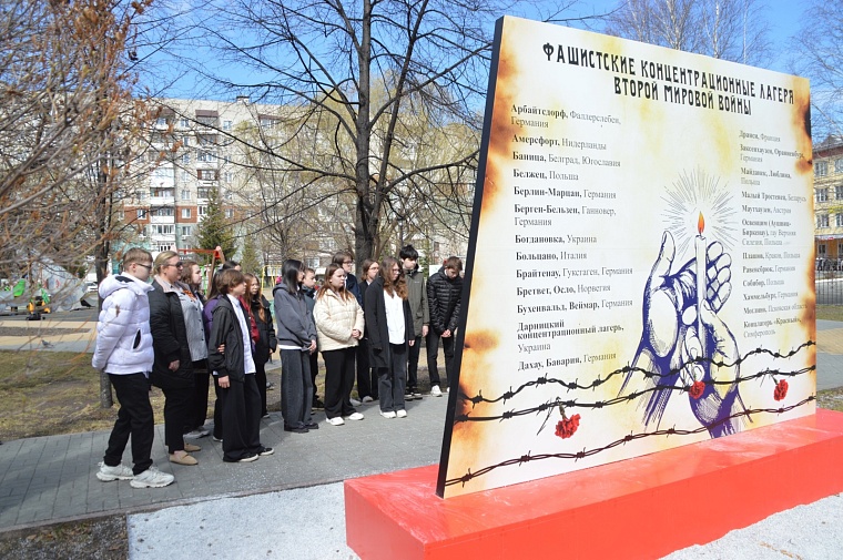 В тюменском сквере Победы установили инфостенды о советских маршалах и судьбах людей, прошедших концлагеря