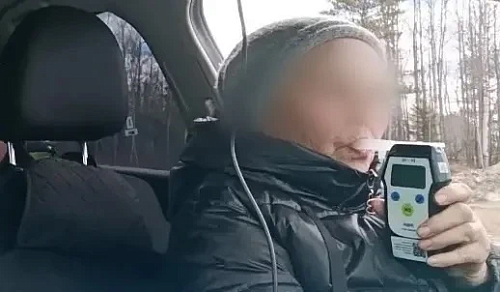 На тюменской трассе остановили пьяную пенсионерку на «Газели»