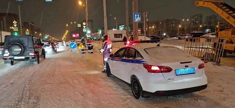 В Тюмени частично ограничено движение у перекрестка улиц Пермякова и Широтной