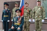 Тюменские росгвардейцы участвуют в «Параде у дома ветерана»