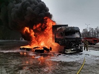 В Тюмени дальнобойщик из Челябинска спалил фуру газовой плиткой