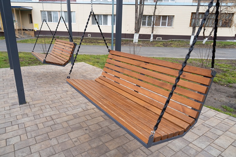 Депутаты Тюменской гордумы оценили благоустройство сквера на ул. Мебельщиков